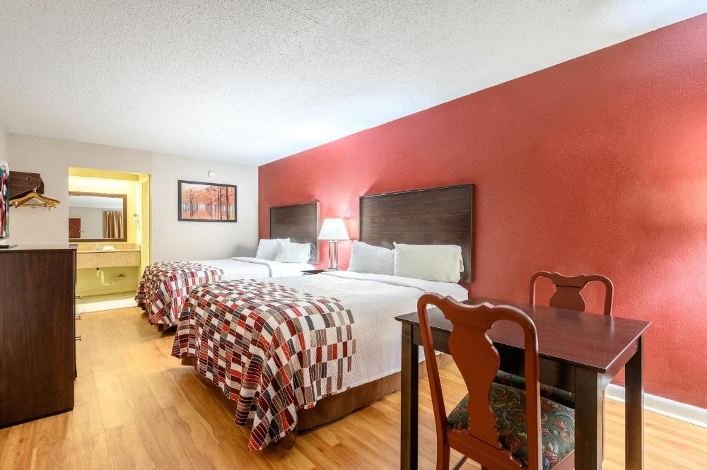 Deluxe Room with Two Queen Beds Smoking interior